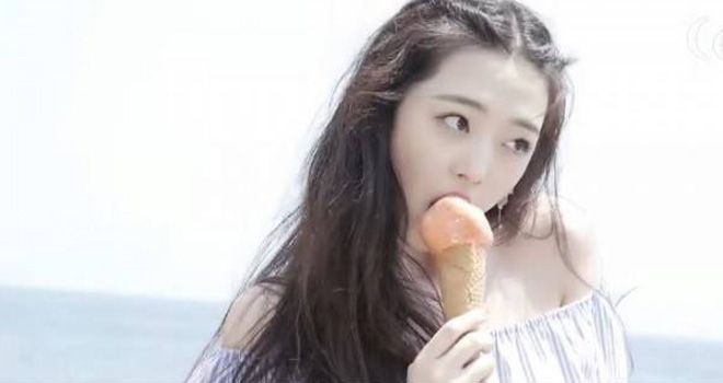 Sulli meninggal dunia karena bunuh diri di apartemennya pada Senin (14/10).