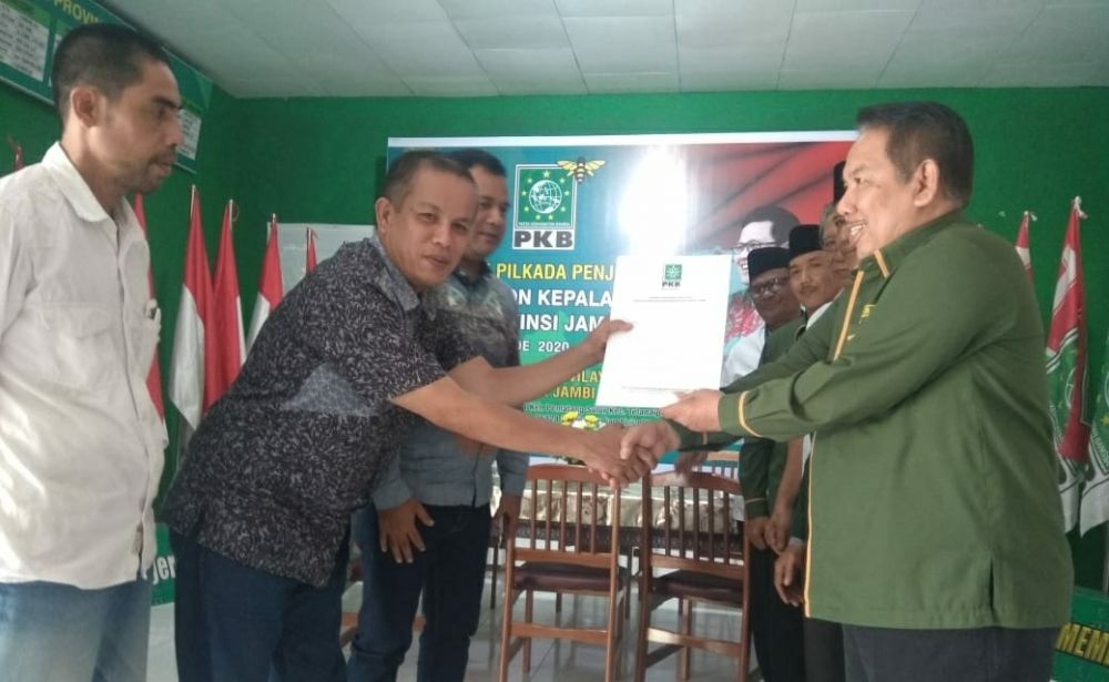 Tim utusan Fachrori Umar mengambil formulir penjaringan di Partai Kebangkitan Bangsa (PKB).