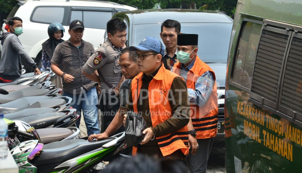 Sufardi Nurzain saat menjadi saksi di persidangan kasus uang ketok palu dengan terdakwa Joey Fandy Yoesman alias Asiang.