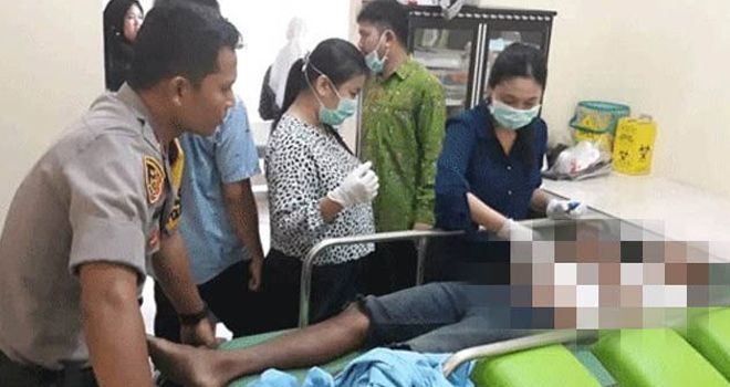 TRAGIS: Jenazah Rahul Dani, remaja berusia 19 tahun yang nekat mengakhiri hidupnya dengan cara gantung diri. 