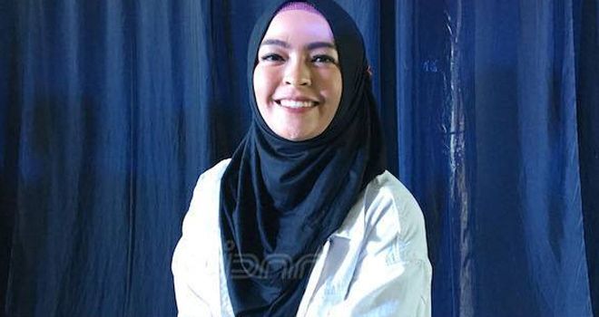 Vokalis grup Kotak, Tantri. 