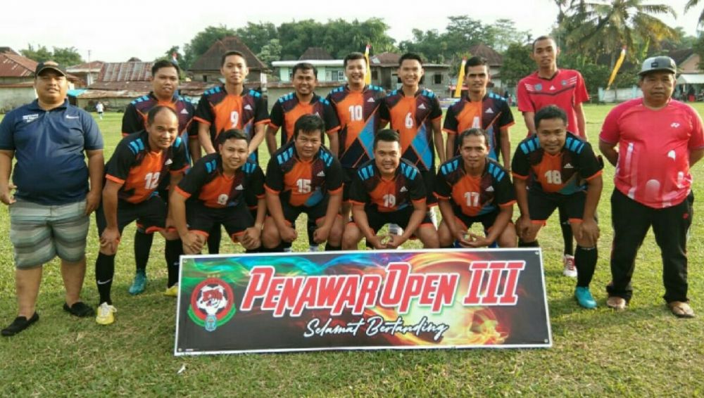 Pembukaan Penawar Open, Diwarnai Pertandingan Eksibisi Askab PSSI vs All Star Penawar.

