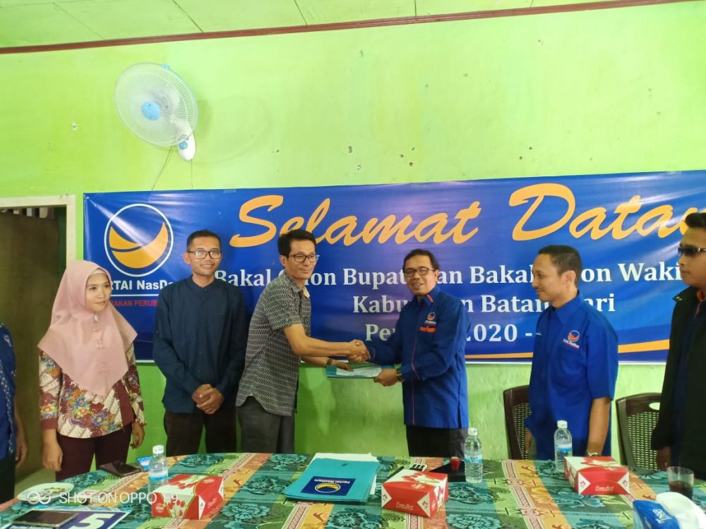 Mahdan mendaftar di penjaringan  Cabup DPD NasDem Batanghari Rabu (23/10).