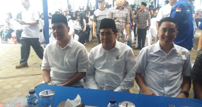 AJB datang langsung dengan di dampingi tim pemenangan ke rumah besar Demokrat Jambi di jalan Marsda Iswahyudi, Thehok, Kota Jambi.