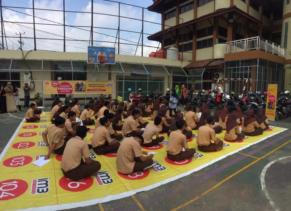 IM3 Ooredoo menghadirkan keseruan internetan terbaru dengan meluncurkan paket Freedom Internet. Kali ini IM3 Ooredoo menyasar para pelajar di Jambi untuk memberikan solusi internetan tanpa ribet.