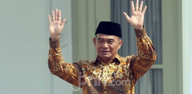 Menko PMK Muhadjir Effendy di Veranda Depan Istana Merdeka, Jakarta, Rabu (/23/10).