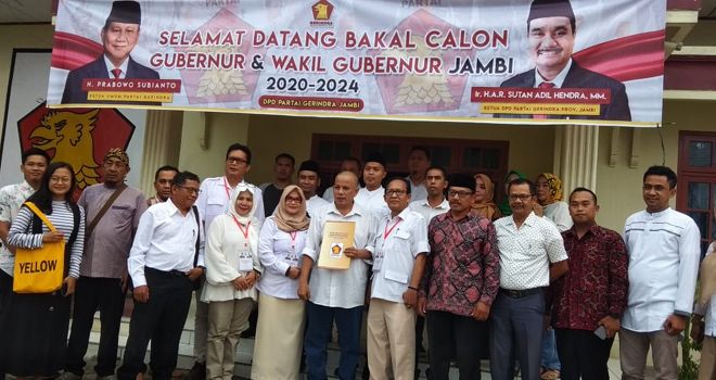 Hari pertama penjaringan dibuka, Jumat (25/10), calon incumbent Fachrori Umar langsung mengirimkan utusan untuk mengambil berkas formulir pendaftaran. 