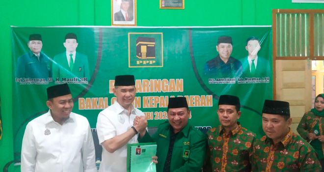Sy Fasha disambut oleh Ketua DPW PPP Provinsi Jambi, Evi Suherman, Tim Penjaringan Bacagub PPP, dan jajaran pengurus lainnya.