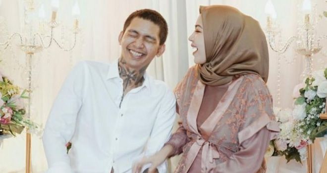 Penyanyi Raper Young Lex & Eriska. 