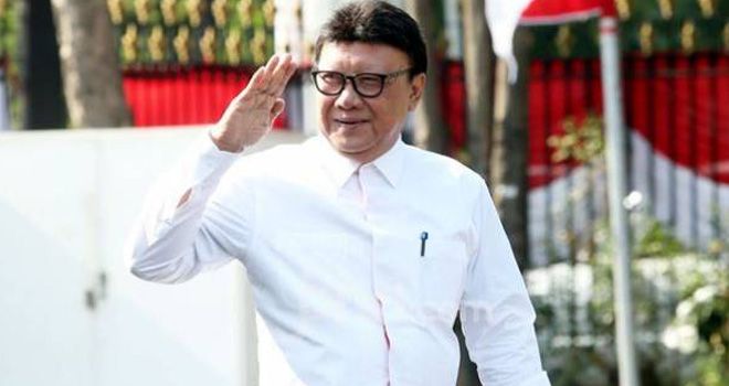 MenPAn RB Tjahjo Kumolo mempersilakan guru honorer yang memenuhi syarat ikut tes CPNS 2019.