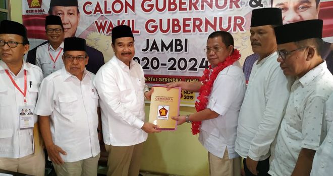 Kandidat calon Gubernur Jambi, Ramli Taha resmi mendaftar di partai Gerindra, Jum'at (1/11).