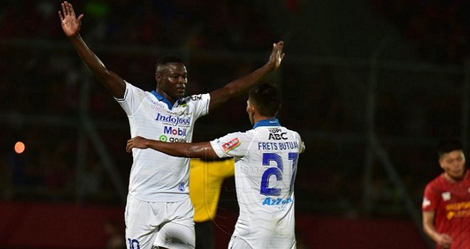 Persib Bandung menang 2-0 di kandang Kalteng Putra, Stadion Tuah Pahoe, Jumat (1/11/2019) malam WIB. 