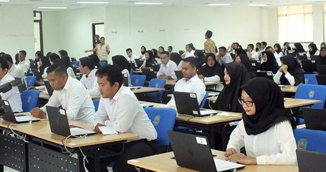 ILUSTRASI CPNS: Peserta tes CPNS 2018 saat mengikuti ujian di Bontang.
