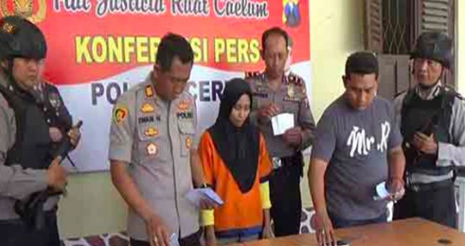 Oknum bidan PTT ditangkap polisi. 
