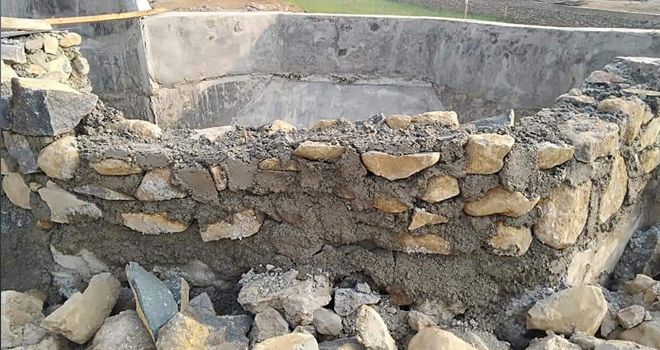 Pembangunan irigasi di Desa Karya Bakti dikeluhkan karena diduga dibangun asal jadi.

 

