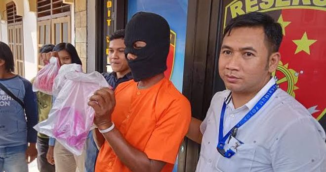 Kasubdit IV Ditreskrimum Polda Jambi Kompol Yuyan saat ekspose di Mapolda Jambi.

 