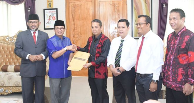 Penandatanganan NPHD ini sendiri dilakukan antara Ketua Bawaslu Provinsi Jambi dengan Gubernur Jambi Fachrori Umar.