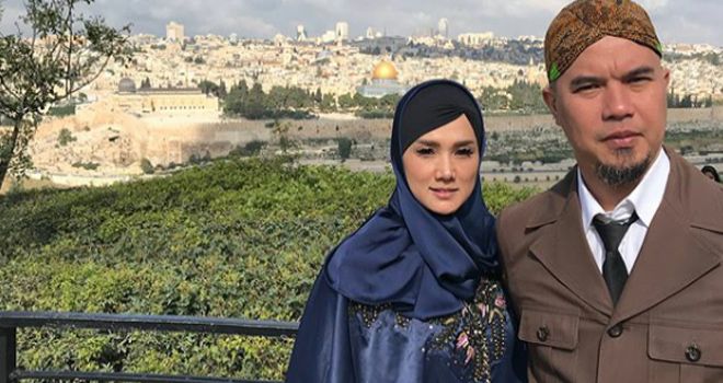 Mulan JAmeela bersama Ahmad Dhani. 