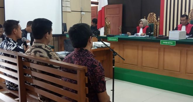 Mantan Gubernur Jambi Zumi Zola akhirnya angkat bicara di persidangan.