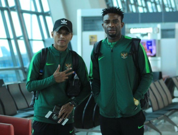 Osas Marvellous Saha (kanan) saat tiba di Malaysia.
