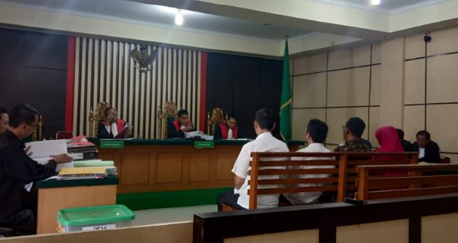 Terdakwa kasus dugaan korupsi pengadaan Alat Kesehatan (Alkes) di Puskesmas Kabupaten Bungo, Ratna Juwita menghadiri sidang di PN Tipikor Jambi dengan agenda mendengarkan saksi.


