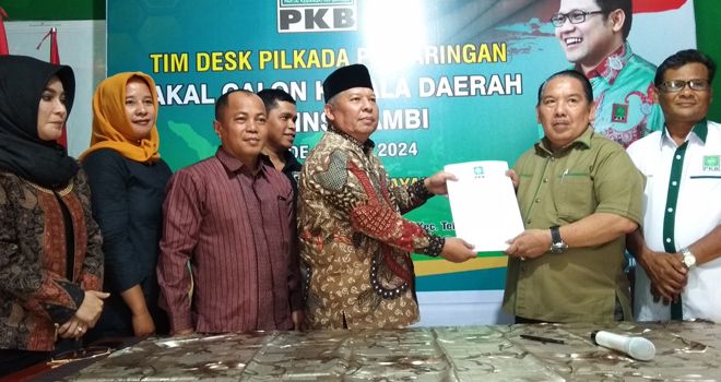 Kedatangan orang nomor satu di Kabupaten Tanjabbar ini didampingi sejumlah tim pemenanganny disambut oleh Sekretaris DPW PKB Provinsi Jambi beserta jajaran tim penjaringan.