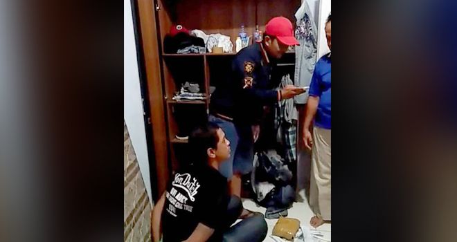 Rico Muammar yang merupakan pedagang sate ditangkap petugas karena memiliki ganja seberat 1 Kg

