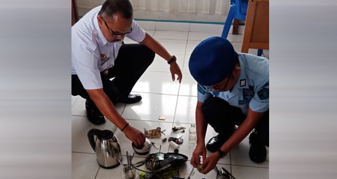 Lapas Klas II B Muara Bungo kembali melakukan penggeledahan pada kamar tahanan, Kamis (14/11). 