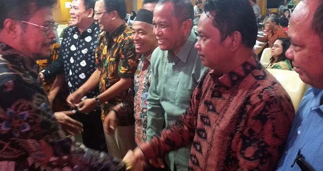 Kepala Dinas Ketahanan Pangan Provinsi Jambi (Ir. H. Amir Hasbi, ME, Bantuan Mobil Operasional tersebut di serahkan langsung oleh Menteri Pertanin kepada Kepala Dinas Ketahanan Pangan Provinsi Jambi.