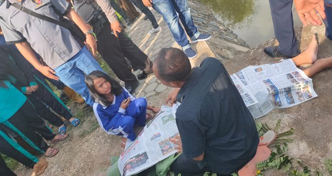 Dua dari tujuh orang yang dikabarkan tengelam di kolam buatan yang berlokasi di dekat Bandara Sultan Thaha Jambi, Sabtu (16/11), ditemukan.