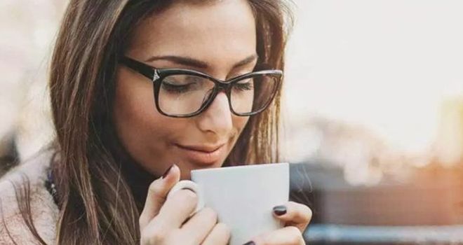 ILUSTRASI. Minum kopi dipercaya bisa menurunkan risiko kematian.
