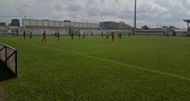 Pada laga pembukaan Senin (18/11) sore di lapangan persitaj Kuala Tungkal. Pertandingan pertama diawali Batanghari VS Sarolangun yang dimenangkan oleh Batanghari dengan Skor mencolok 9-1.