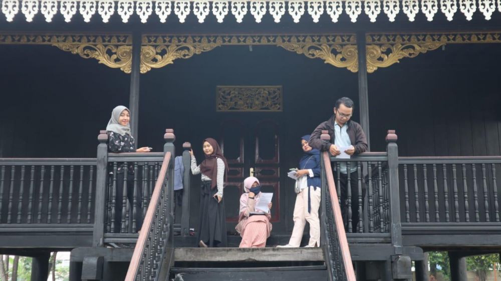 Mahasiswa Universitas Jambi Fakultas Ekonomi dan Bisnis.