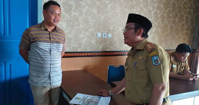 Kepala BKPSDM Sarolangun, Waldi Bakri,  saat dikonfirmasi wartawan Jambi Ekspres.