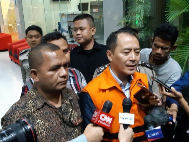 Mantan Presiden Direktur PT Lippo Cikarang Bartholomeus Toto resmi ditahan KPK setelah menjalani pemeriksaan oleh tim penyidik di Gedung Merah Putih KPK, Jalan Kuningan Persada, Jakarta Selatan, Rabu (20/11).
