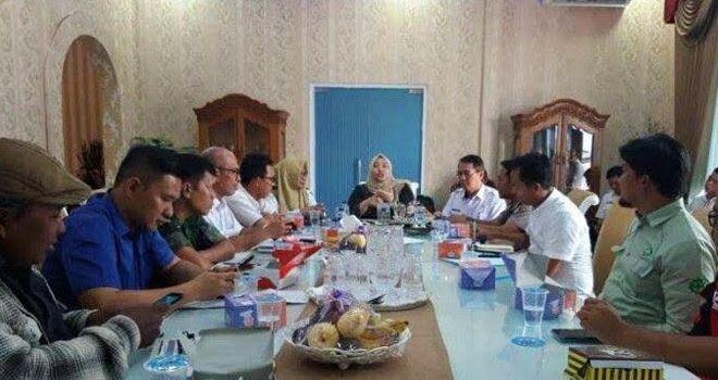 Bupati Muaro Jambi Hj. Masnah Busro SE saat mengumpulkan Stakeholder beberapa waktu lalu.