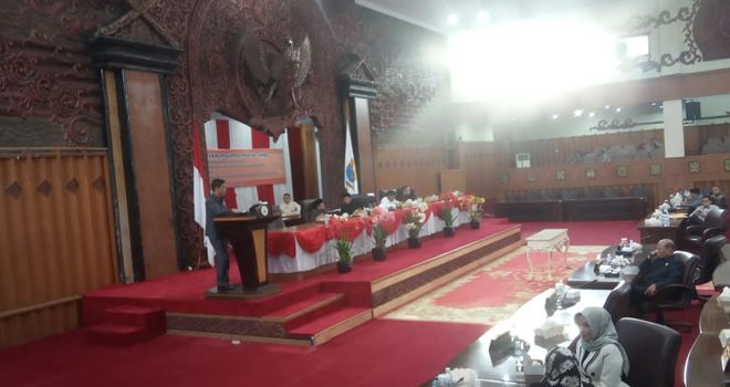 Rapat Paripurna dipimpin oleh ketua DPRD Provinsi Jambi, dan dihadiri Gubenur Jambi, unsur forkompinda serta para kepala OPD di lingkup Pemprov Jambi.