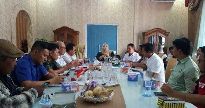 Bupati Muaro Jambi Masnah Busro yang beberapa waktu lalu telah mengumpulkan para stakeholder.