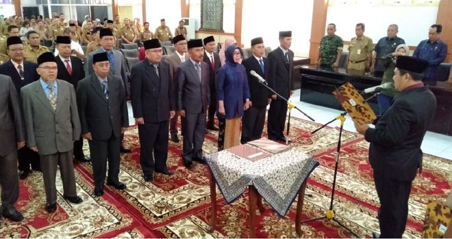 Sejumlah pejabat eselon II dan III kembali dilantik oleh Bupati Bungo H Mashuri, Selasa (26/11) pagi.