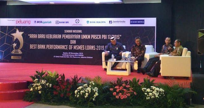Direktur Pengembangan Usaha LPDB-KUMKM Kemenkop dan UKM Iman Pribadi dalam Seminar Nasional Arah Pembiayaan UMKM Pasca PBl 17/2015 yang digelar Majalah Peluang di Jakarta, Kamis, (28/11). 
