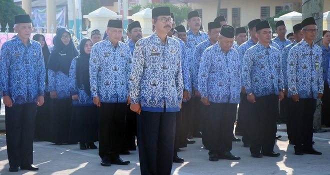 Wabup Tanjabbar, Drs. H. Amir Sakib pimpin upacara peringatan HUT Korpri ke 48 Tahun 2019 yang dilaksanakan di Halaman Kantor Bupati. Jumat (29/11).