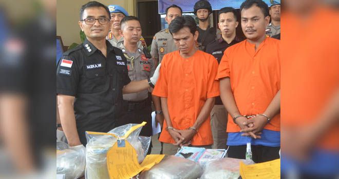 Dua kuris sabu berinisial AB dan CS masih mendekam di sel tahanan Polda Jambi. Keduanya sudah mengaku siapa yang memerintah mereka.


