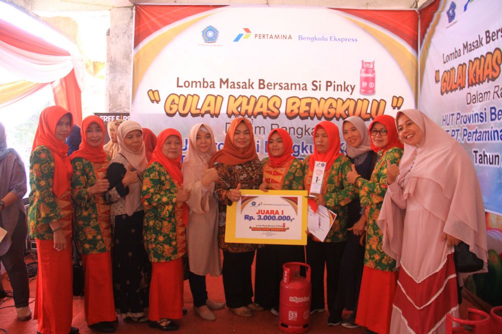 Lomba Masak Gulai Ikan Khas Bengkulu, Dharma Wanita Dinas TPHP Kembali Raih Juara.
