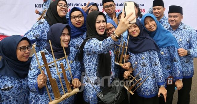 Pemangkasan jabatan eselon harus dengan merevisi UU ASN. 