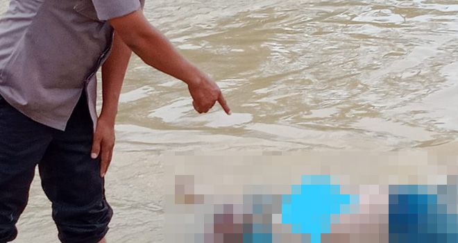 Jasad Warinah ditemukan mengapung di Sungai Tabir. Korban yang diduga mengalami ganguan jiwa menghilang dari rumahnya sejak Sabtu (30/11).