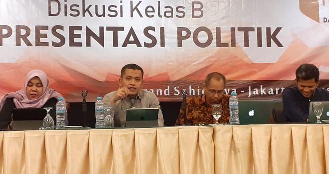 Wein Arifin menyampaikan persentasinya di hadapan para pimpinan Bawaslu Kabupaten/kota dan Provinsi se-Indonesia.