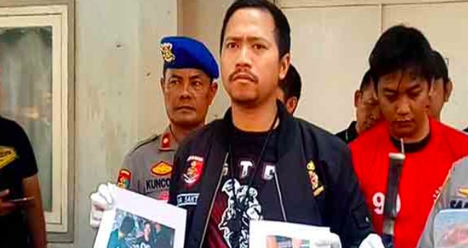 Polisi menembak mati Hartono. 