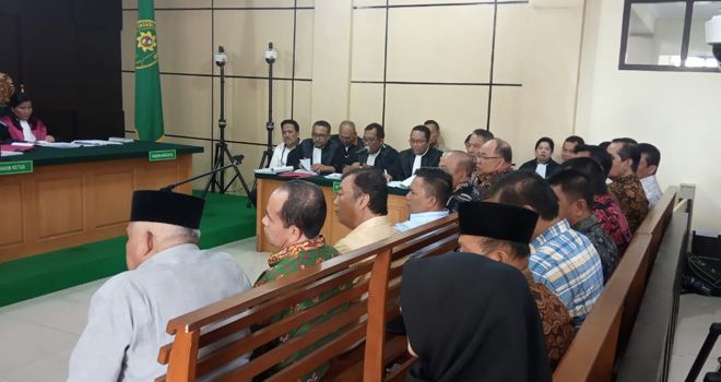 Cek Man dalam kesaksiannya, Mengatakan jika Abdul Salam Haji Daud menelpon dia untuk meminta jatah uang ketok palu.