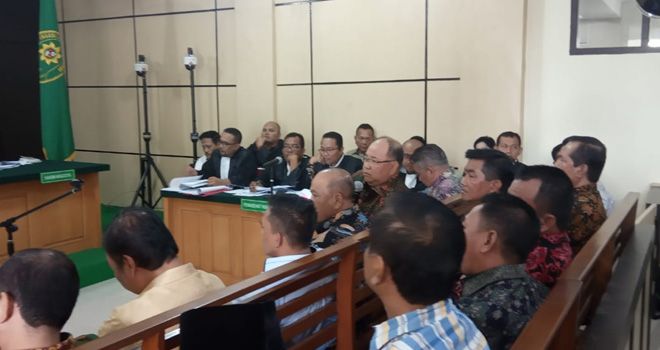 saksi lainnya yakni Edmon mengaku bahwa dia tidak menerima uang suap ketok palu baik di tahun 2017 dan 2018.