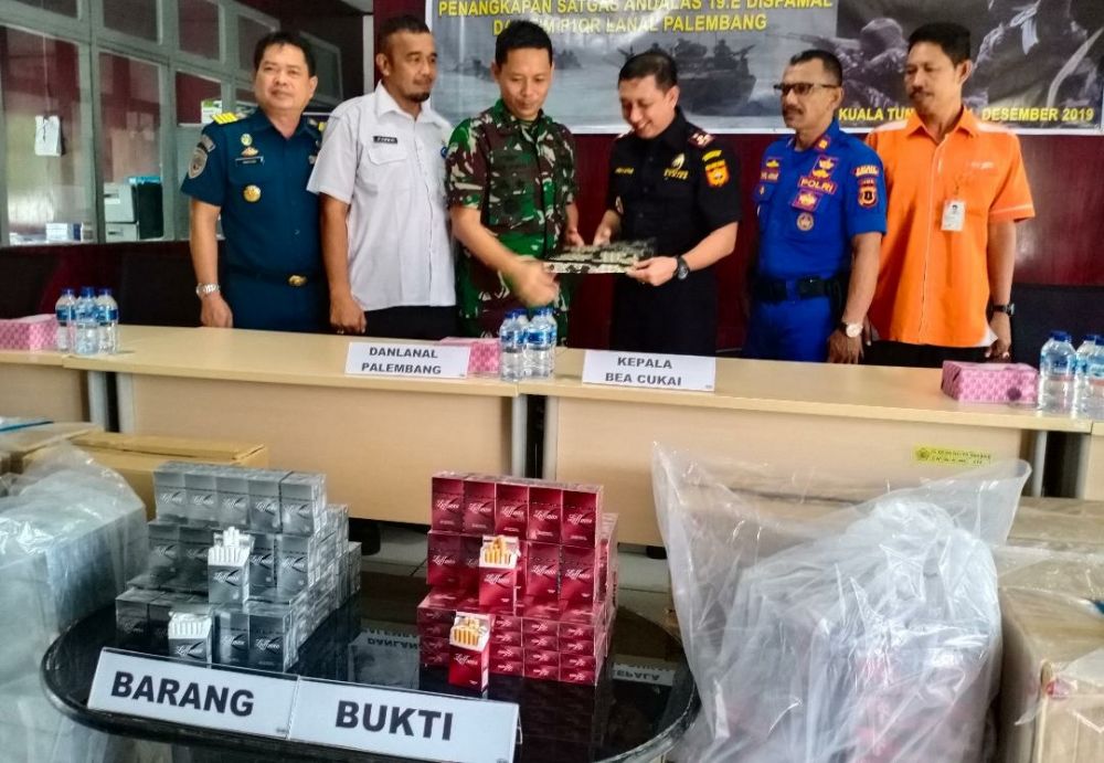 Petugas Gagalkan Penyelundupan Rokok Senilai Rp 1,6 M di Tanjab Barat.
